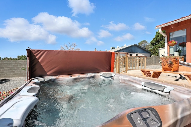 120 Itasca Rd SE, Rio Rancho, NM 87124 - view of pool with a hot tub