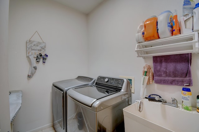 2 Partridge Ct, Peralta, NM 87042 - laundry room featuring washer and dryer and baseboards