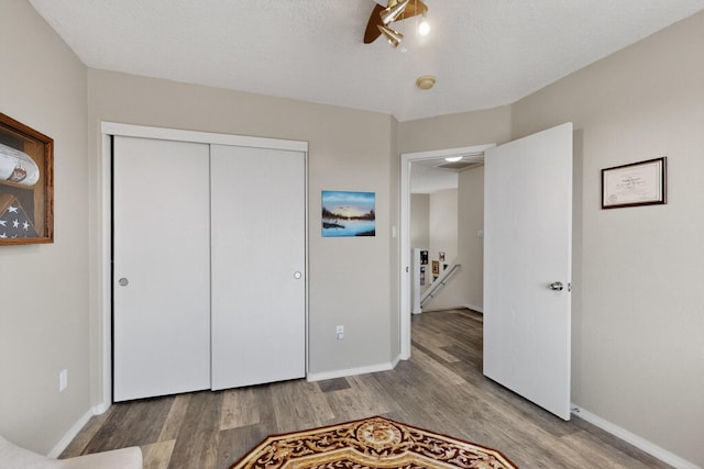 1969 Cortina Loop SE, Albuquerque, NM 87124 - unfurnished bedroom with wood finished floors, a closet, and a ceiling fan