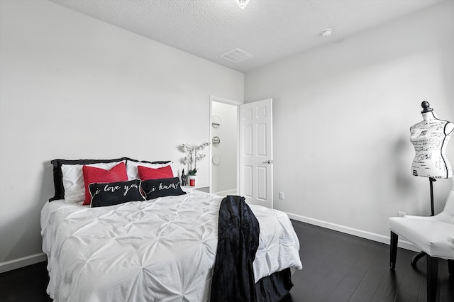 43 Vista Larga Pl NE, Rio Rancho, NM 87124 - bedroom with dark wood finished floors and a textured ceiling