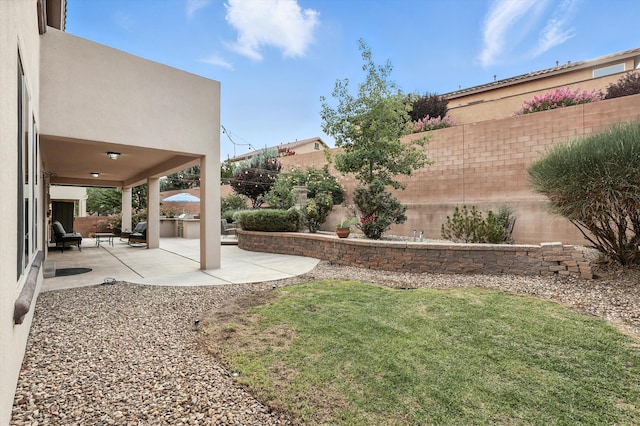 43 Vista Larga Pl NE, Rio Rancho, NM 87124 - fenced backyard with a patio
