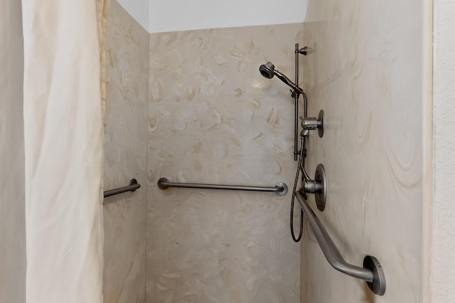 855 Foxcroft Loop, Bosque Farms, NM 87068 - full bath with curtained shower