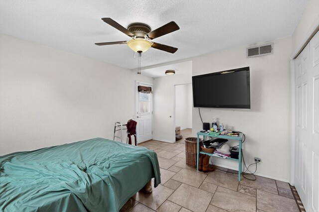 855 Foxcroft Loop, Bosque Farms, NM 87068 - bedroom featuring a closet, a textured ceiling, and a ceiling fan