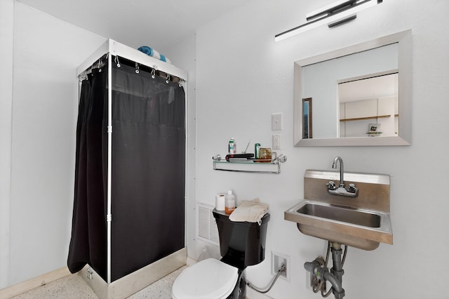 855 Foxcroft Loop, Bosque Farms, NM 87068 - bathroom featuring curtained shower and speckle patterned floor
