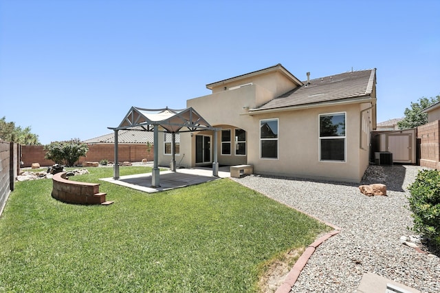 6903 Wrangell Loop NE, Rio Rancho, NM 87144 - back of property featuring a fenced backyard, a patio, stucco siding, and a tile roof