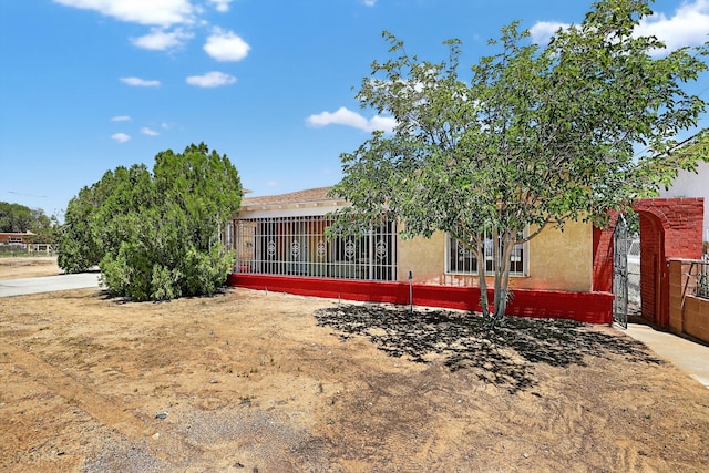 302 Crestview Dr SW, Albuquerque, NM 87105 - view of front of home featuring stucco siding