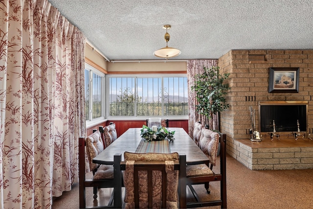 302 Crestview Dr SW, Albuquerque, NM 87105 - dining area featuring carpet and a textured ceiling