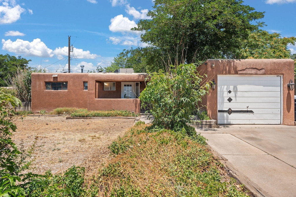 10905 Woodland Ave NE, Albuquerque, NM 87112 - photo 1