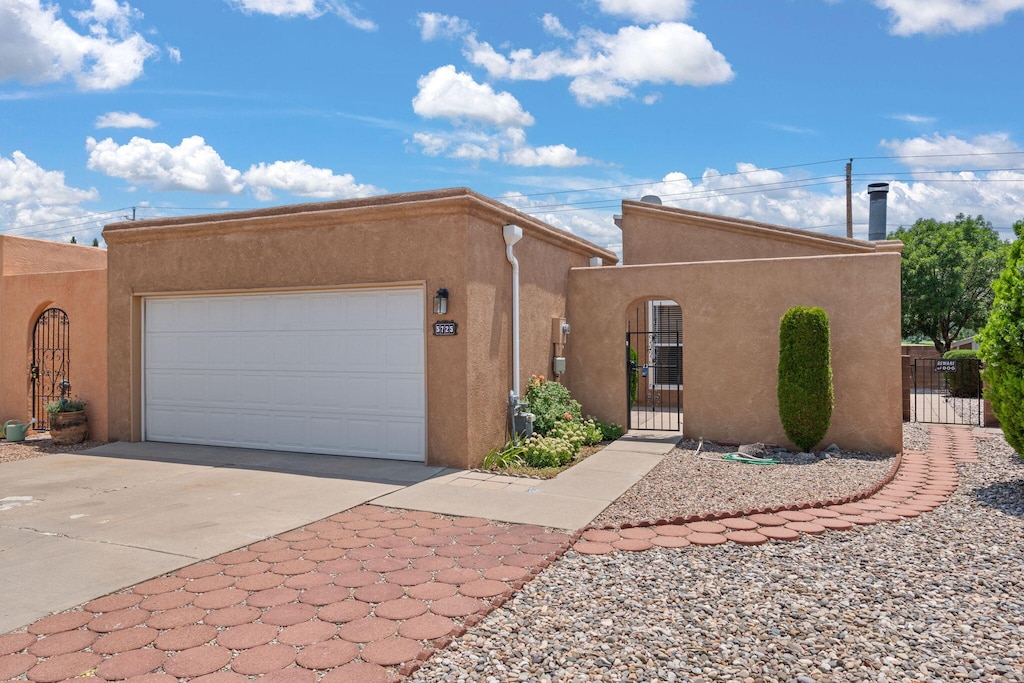 5725 Elmwood Dr NE, Albuquerque, NM 87109 - photo 1