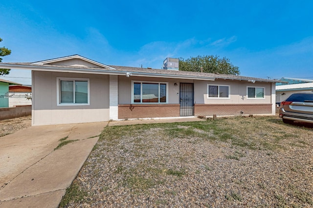 1111 Carla St SW, Albuquerque, NM 87121 - photo 1