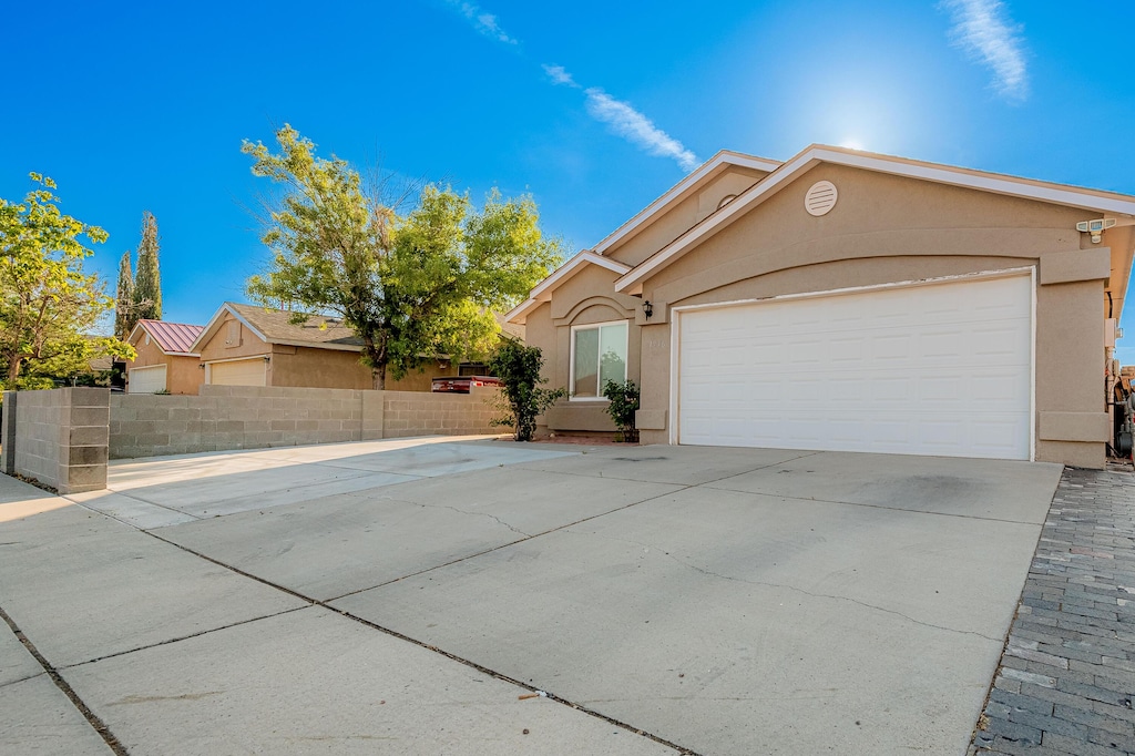 1916 Desert Breeze Dr SW, Albuquerque, NM 87121 - photo 1