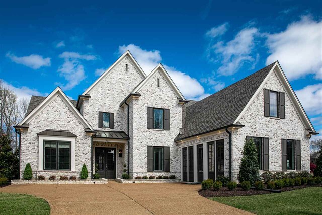 view of front of house with a front lawn