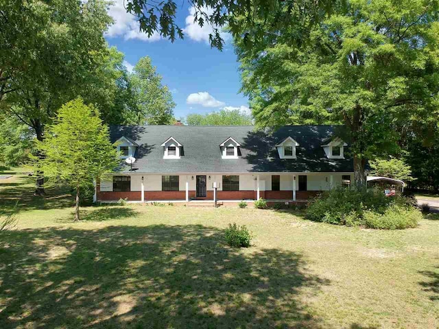 view of front facade featuring a front yard