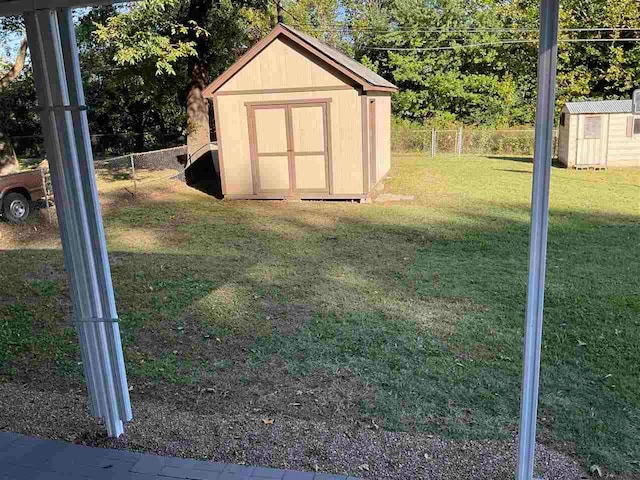 view of outdoor structure with a yard