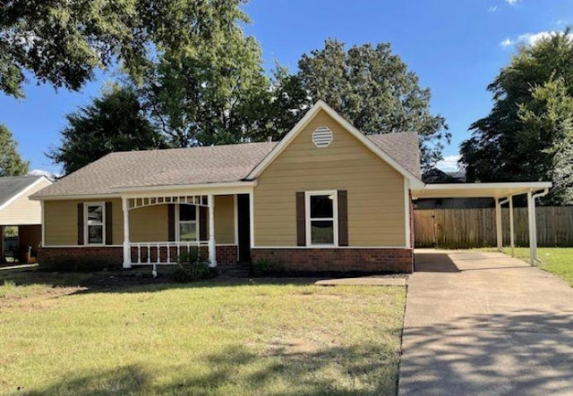 view of front of home with a carport, a front lawn, and a porch