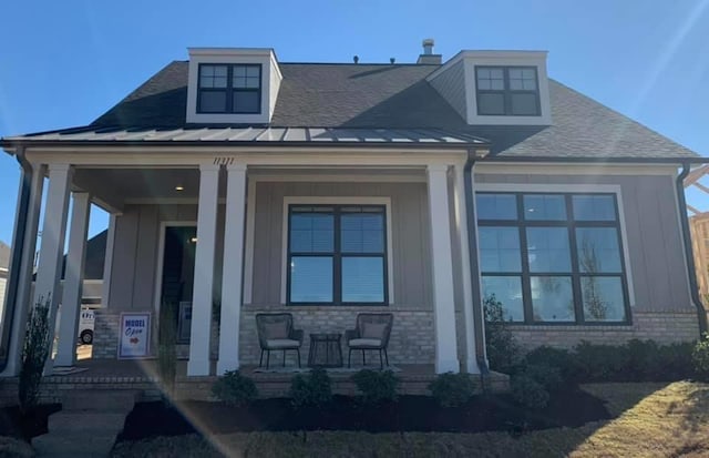 view of front of home with covered porch