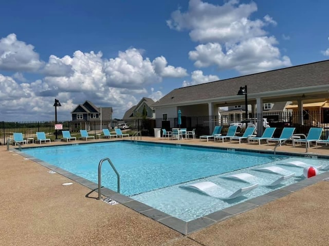 view of swimming pool