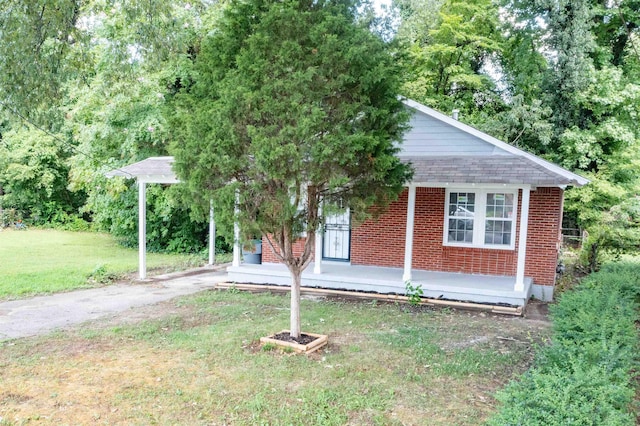 view of front of house with a front yard