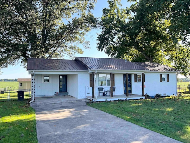 ranch-style home featuring a front yard and a porch