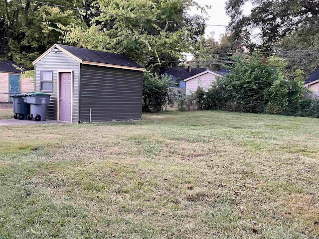 view of yard with a shed