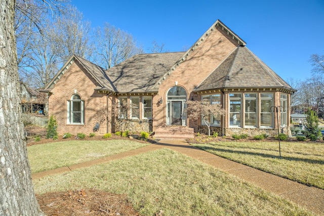 view of front of house featuring a front yard