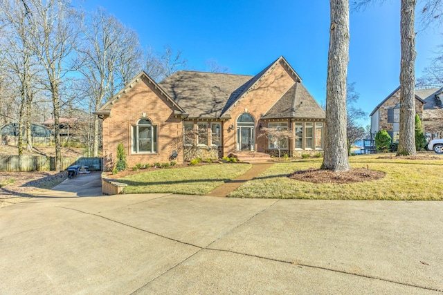 view of front of property with a front yard