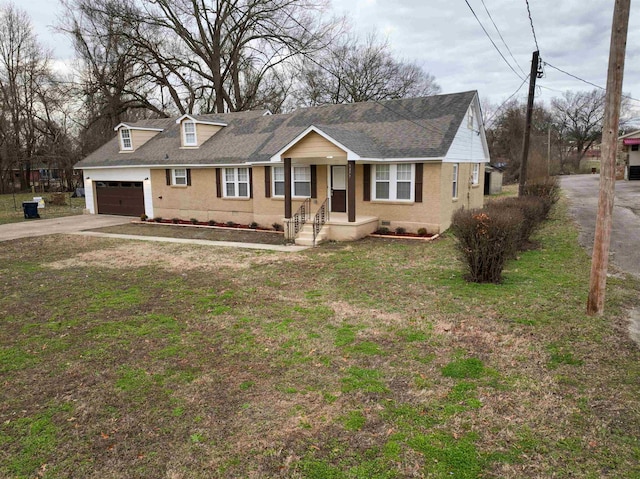 view of front facade with a front lawn