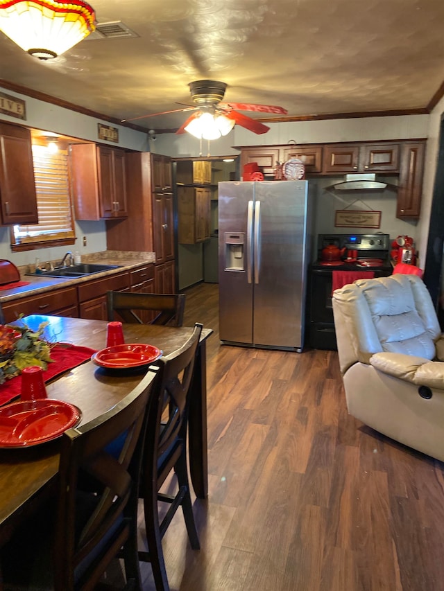 kitchen with hardwood / wood-style floors, ceiling fan, stainless steel fridge with ice dispenser, sink, and ornamental molding