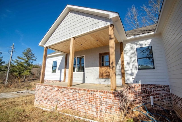 entrance to property featuring covered porch