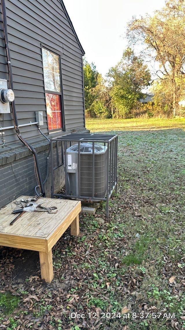 view of yard featuring cooling unit