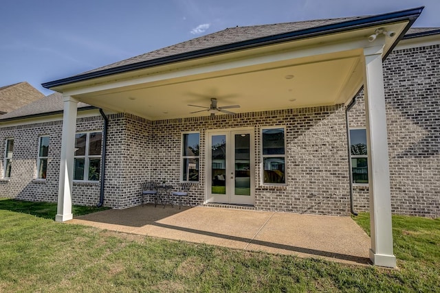 view of patio with ceiling fan