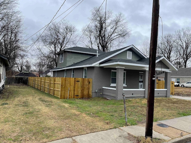 bungalow featuring a front yard