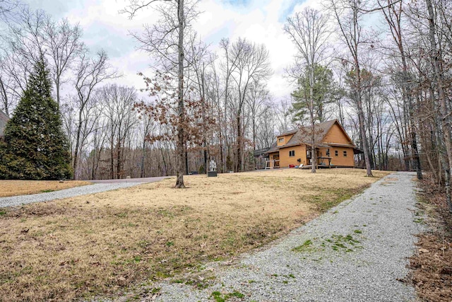 view of front of house featuring a front lawn