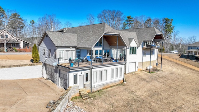 view of front facade featuring a garage