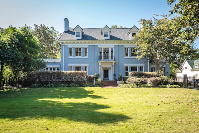 view of front of property with a front lawn