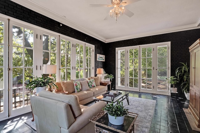 sunroom with ceiling fan