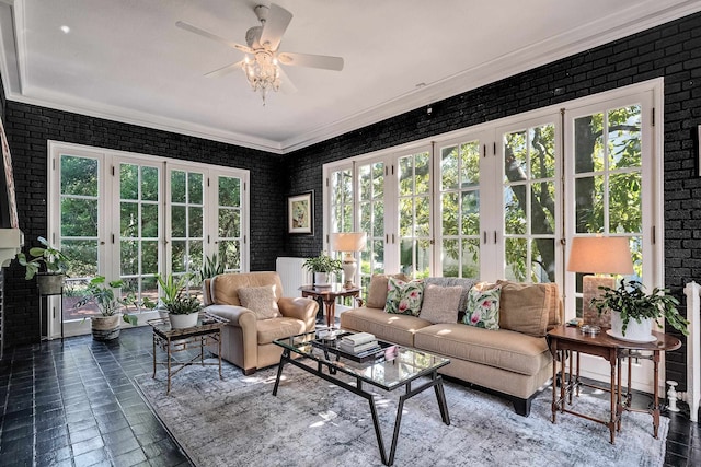 sunroom with ceiling fan