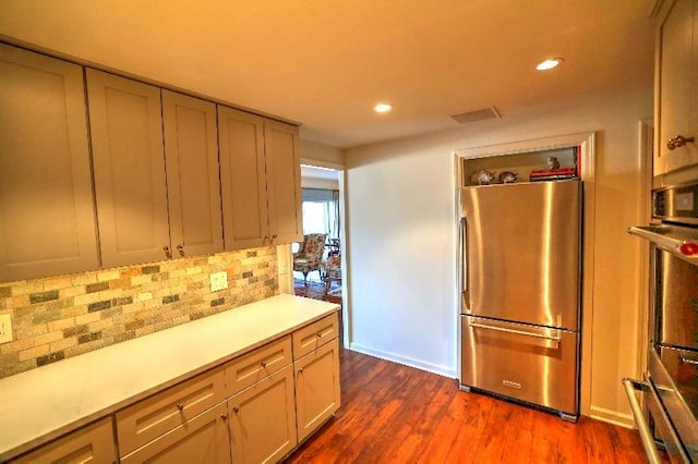 475 N Highland Ave Unit 3G, Memphis, TN 38122 - kitchen with tasteful backsplash, stainless steel refrigerator, and dark hardwood / wood-style flooring