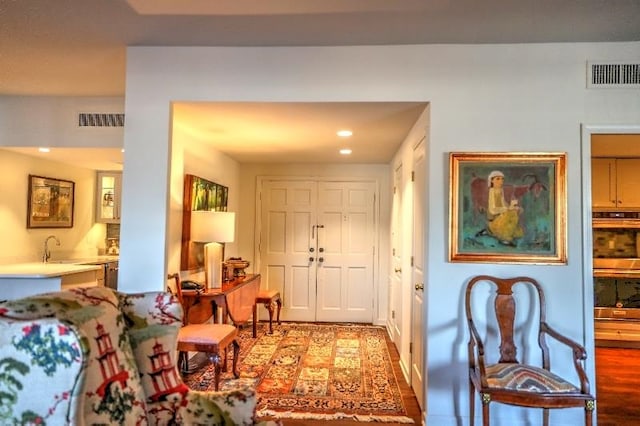 475 N Highland Ave Unit 3G, Memphis, TN 38122 - interior space featuring sink and dark hardwood / wood-style flooring