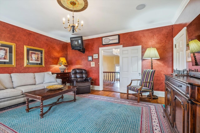 living room featuring crown molding, a notable chandelier, and hardwood / wood-style flooring