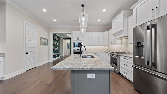 kitchen featuring white cabinetry, a kitchen island with sink, sink, high end appliances, and dark hardwood / wood-style flooring