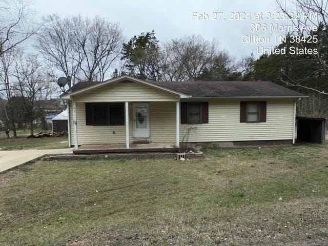 view of front facade featuring a front yard and a porch