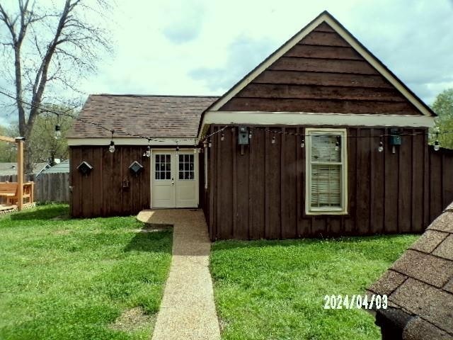 view of shed / structure featuring a lawn