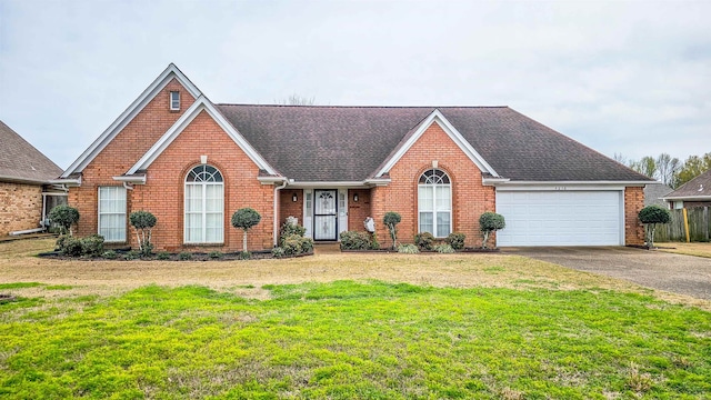 view of front of home featuring a front lawn and a garage