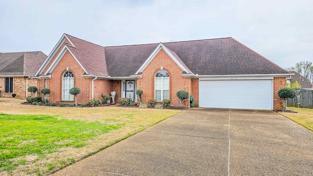 view of front of home featuring a front yard and a garage