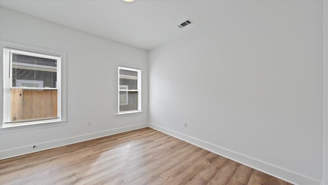 1072 Bruce St, Memphis, TN 38104 - empty room featuring light hardwood / wood-style flooring