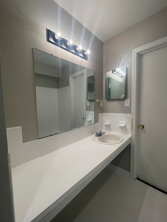 bathroom featuring backsplash and vanity