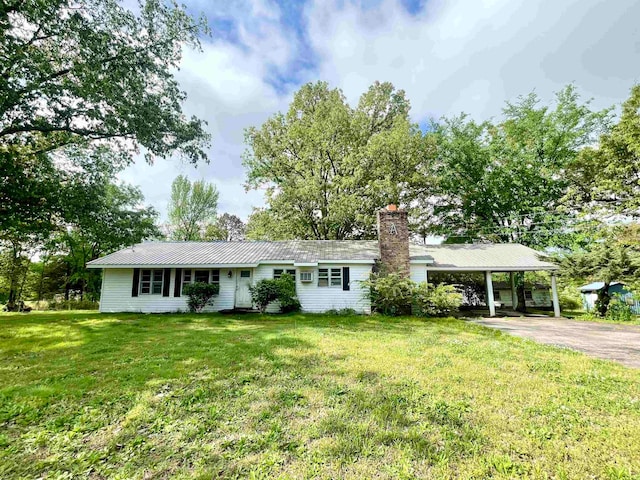 single story home featuring a front yard and a carport