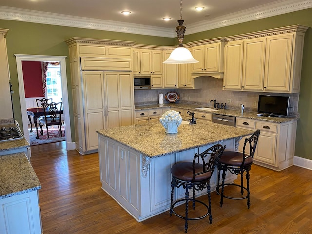 kitchen featuring crown molding, stainless steel appliances, wood-type flooring, a kitchen island, and hanging light fixtures