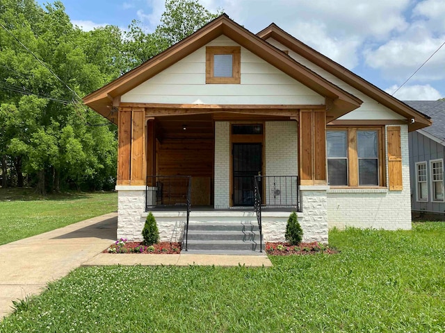 view of front of property with a front lawn and a porch